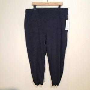 Athleta NWT Brooklyn Lined Jogger 20 Black Camo Athletic Pant Gym Pants